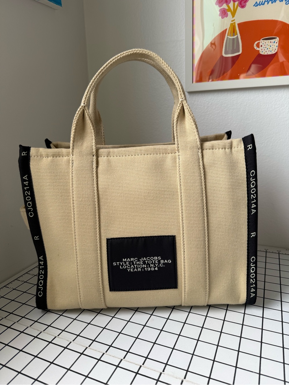SOLD ✨Marc Jacobs, The Jacquard Medium Tote Bag - Picture 4 of 8